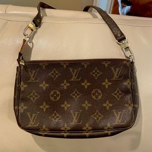 AUTH Louis Vuitton Pochette Crossbody